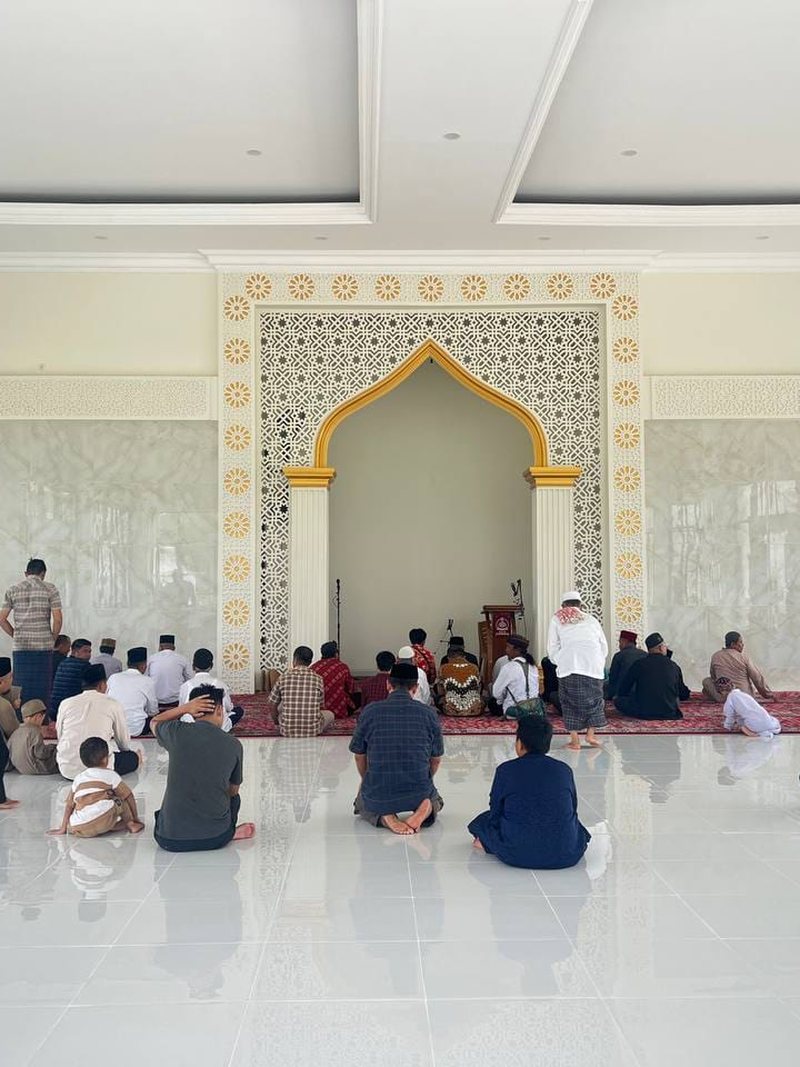 Suasana salat Jumat pertama di Masjid Cendikia